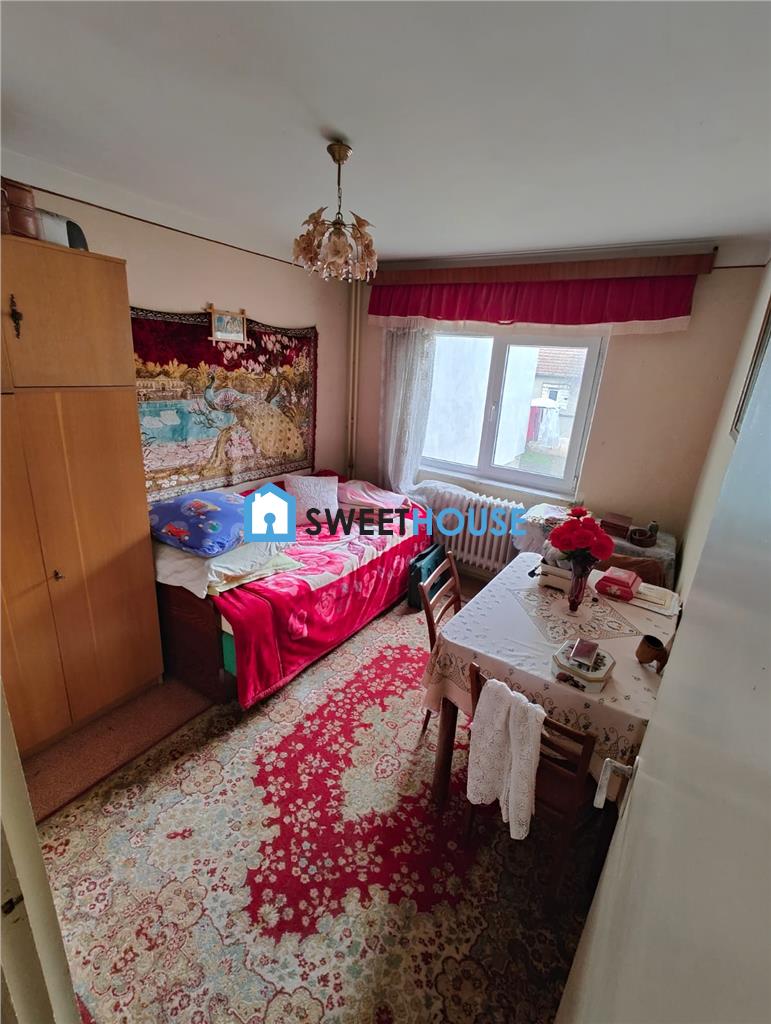 Apartament cu patru camere in centru