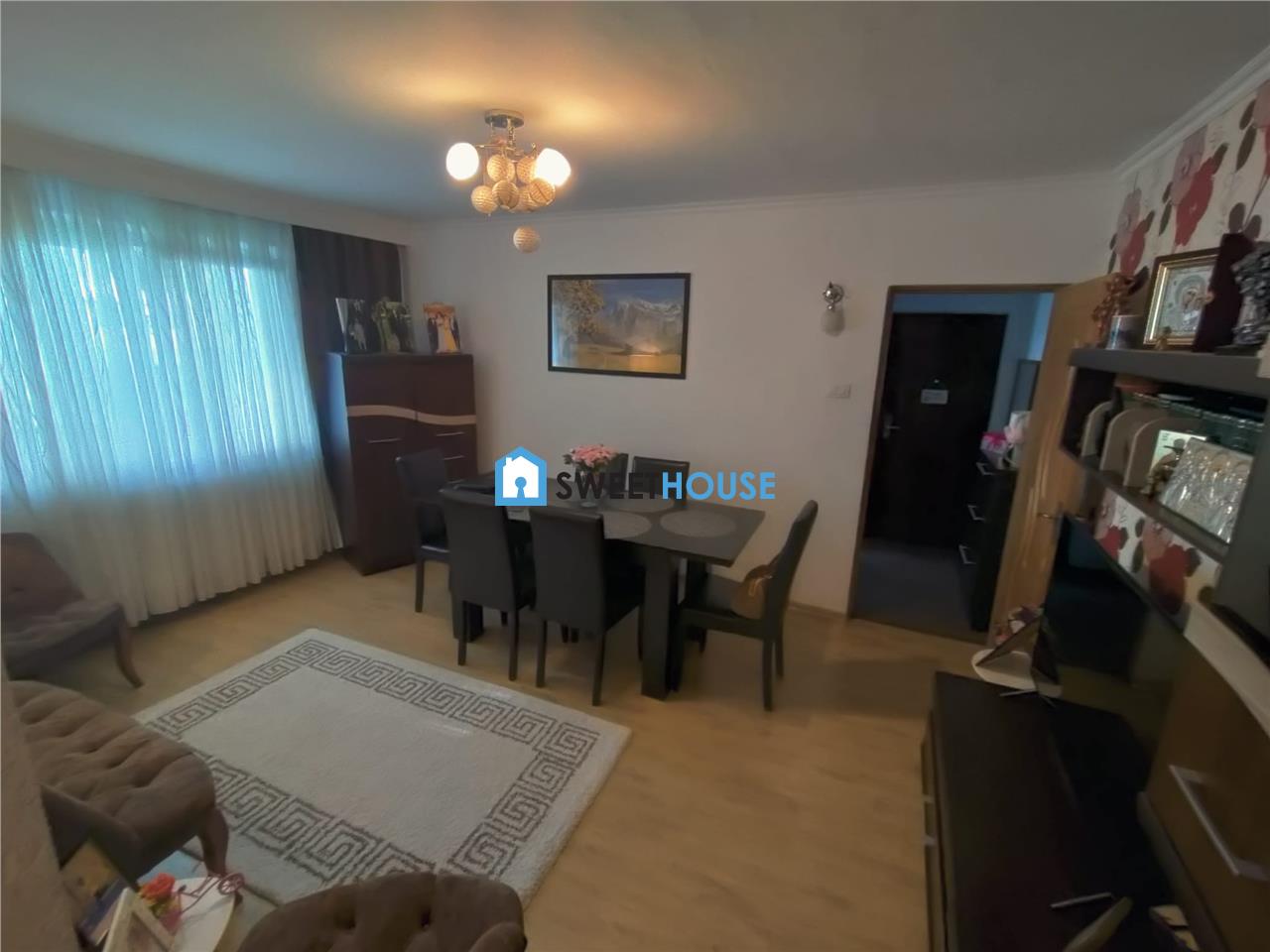 APARTAMENT TREI CAMERE