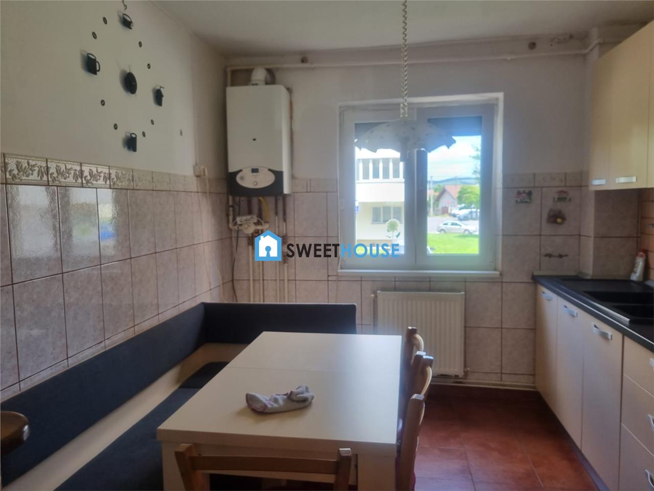 APARTAMENT CU TREI CAMERE