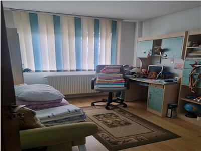 APARTAMENT TREI CAMERE