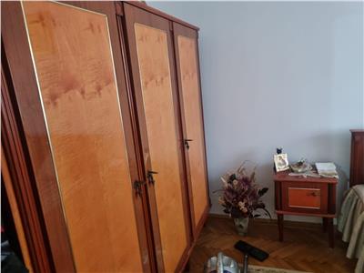 APARTAMENT TREI CAMERE