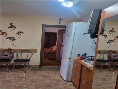 APARTAMENT TREI CAMERE