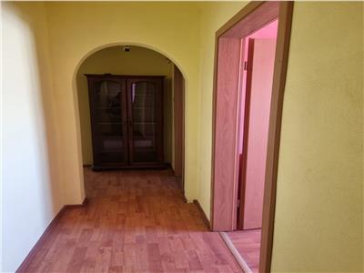 APARTAMENT CU TREI CAMERE