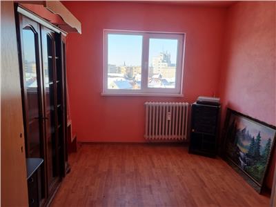 APARTAMENT CU TREI CAMERE