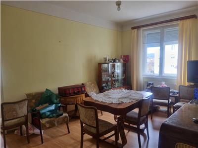 APARTAMENT CU TREI CAMERE