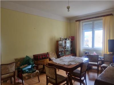 APARTAMENT CU TREI CAMERE