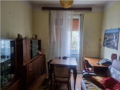 APARTAMENT CU TREI CAMERE