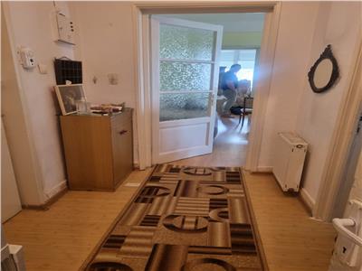 APARTAMENT CU TREI CAMERE