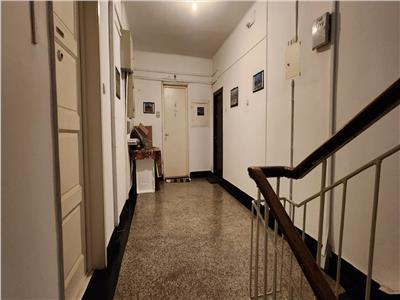 APARTAMENT CU TREI CAMERE