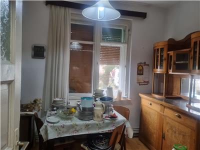 APARTAMENT CU TREI CAMERE