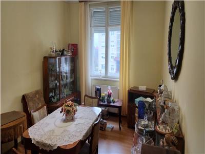 APARTAMENT CU TREI CAMERE