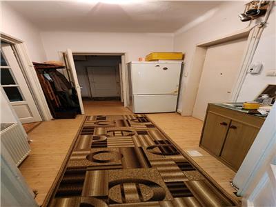 APARTAMENT CU TREI CAMERE