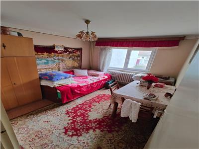 Apartament cu patru camere in centru