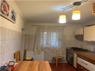 APARTAMENT CU TREI CAMERE RACADAU