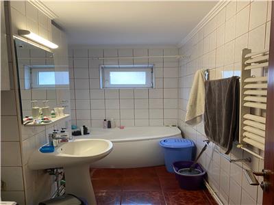 APARTAMENT CU TREI CAMERE RACADAU