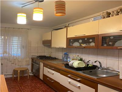 APARTAMENT CU TREI CAMERE RACADAU