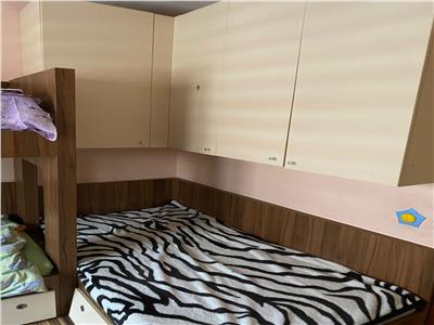 APARTAMENT CU TREI CAMERE RACADAU