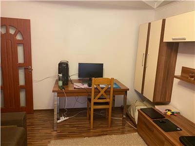 APARTAMENT CU TREI CAMERE RACADAU