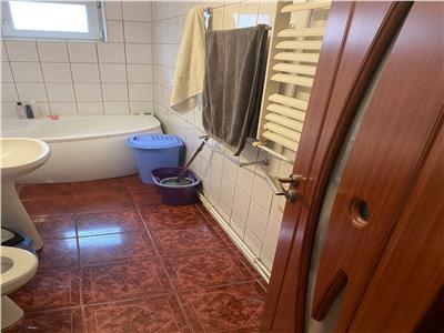 APARTAMENT CU TREI CAMERE RACADAU