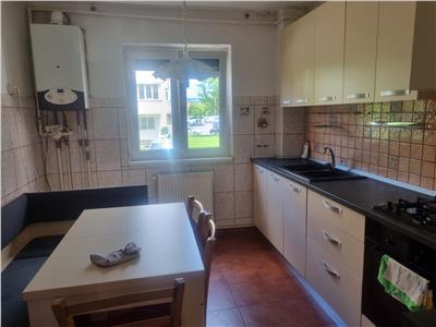 APARTAMENT CU TREI CAMERE