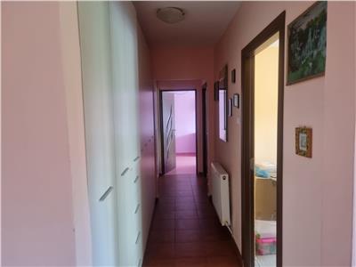 APARTAMENT CU TREI CAMERE