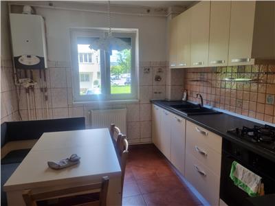 APARTAMENT CU TREI CAMERE