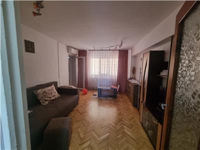 APARTAMENT CU 4 CAMERE CENTRAL