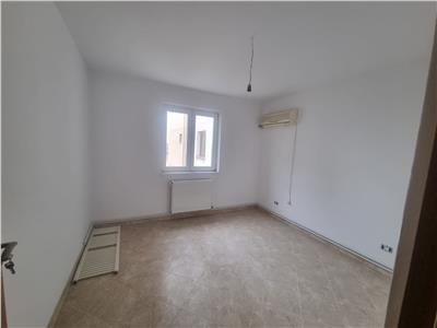 APARTAMENT CU TREI CAMERE