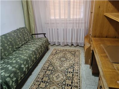 Apartament cu trei camere zona Titu Pertia