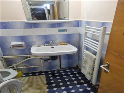 Apartament cu trei camere zona Titu Pertia