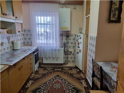 Apartament cu trei camere zona Titu Pertia