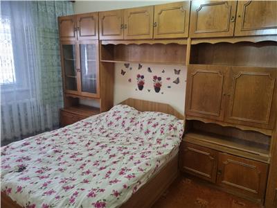 Apartament cu trei camere zona Titu Pertia