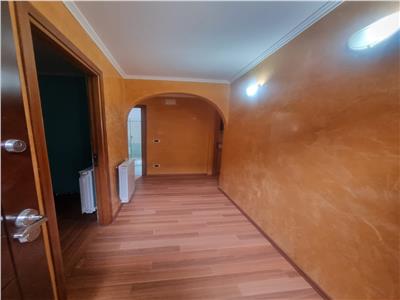 Apartament cu trei camere