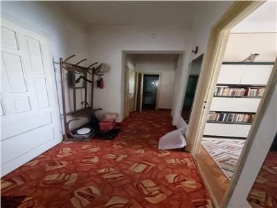 Apartament cu trei camere zona Negoiu