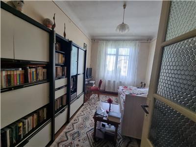 Apartament cu trei camere zona Negoiu