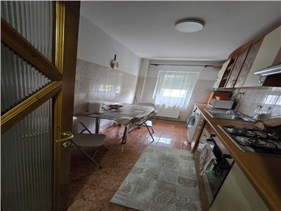 Apartament ttei camere zona 1 Decembrie