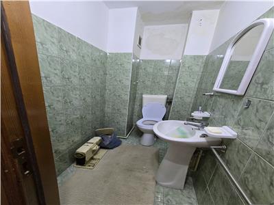 Apartament ttei camere zona 1 Decembrie