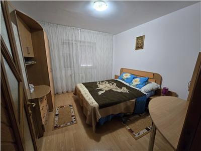 Apartament ttei camere zona 1 Decembrie