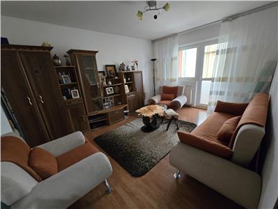 Apartament ttei camere zona 1 Decembrie