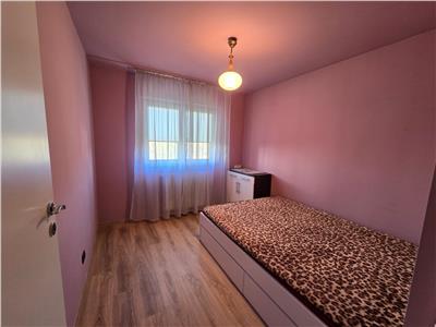 Apartament cu trei camere zona centrala