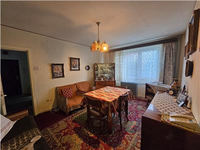 Apartament cu trei camere zona 13 Decembrie