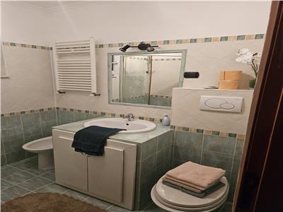 Apartament cu trei camere zona Castanilor