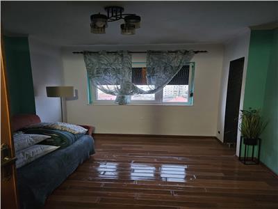 Apartament cu trei camere zona Castanilor