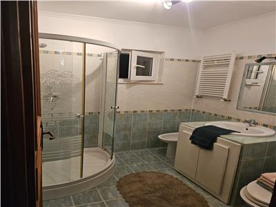 Apartament cu trei camere zona Castanilor