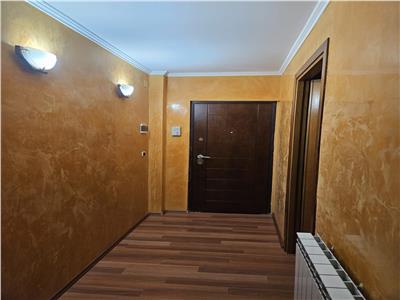 Apartament cu trei camere zona Castanilor